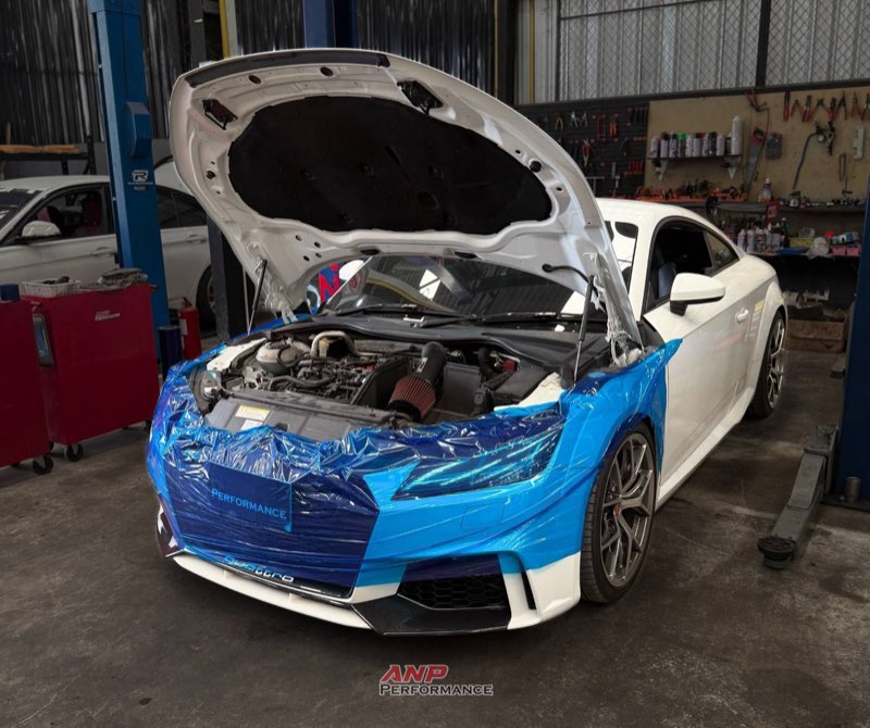 Audi TT RS ระหว่างติดตั้งอินเทค