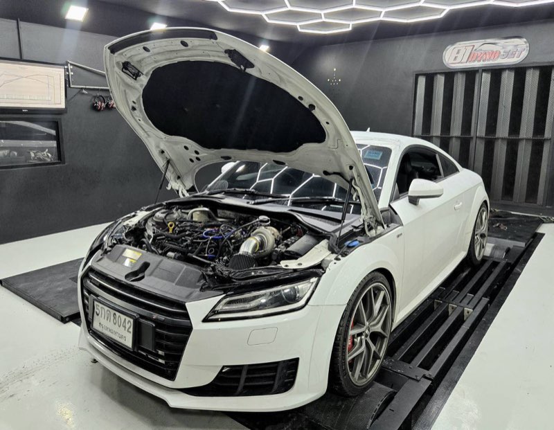 Audi TT สีขาว เครื่องโมดิฟาย บนไดโน่